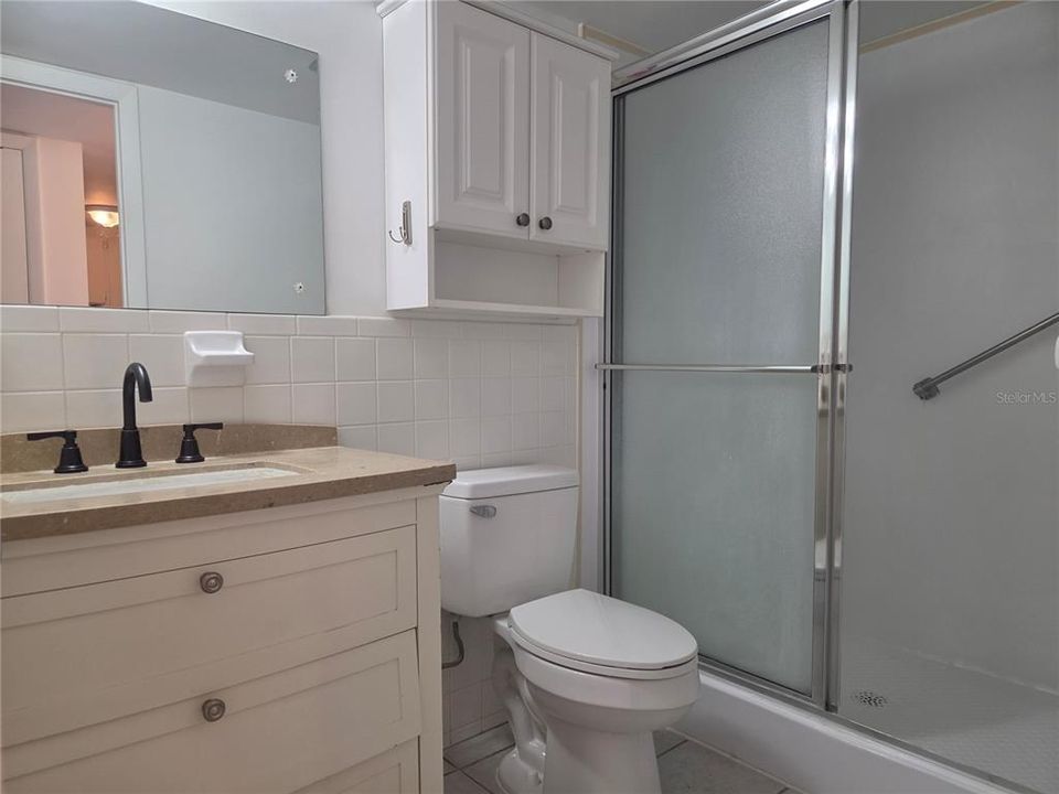 For Rent: $1,300 (1 beds, 1 baths, 800 Square Feet)