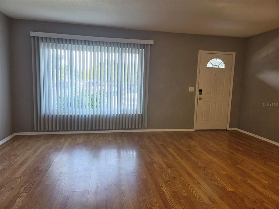 For Rent: $1,300 (1 beds, 1 baths, 800 Square Feet)