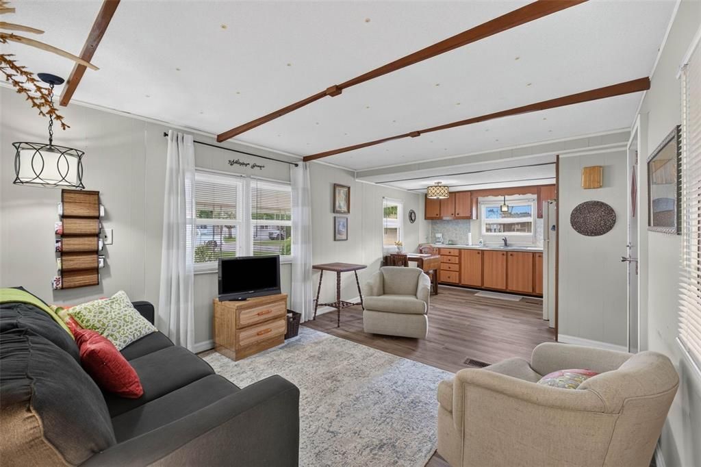 For Sale: $89,900 (2 beds, 1 baths, 552 Square Feet)