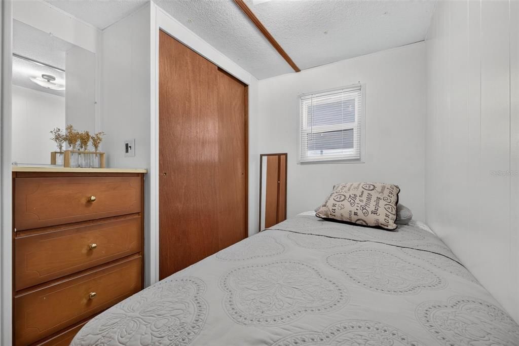 For Sale: $89,900 (2 beds, 1 baths, 552 Square Feet)