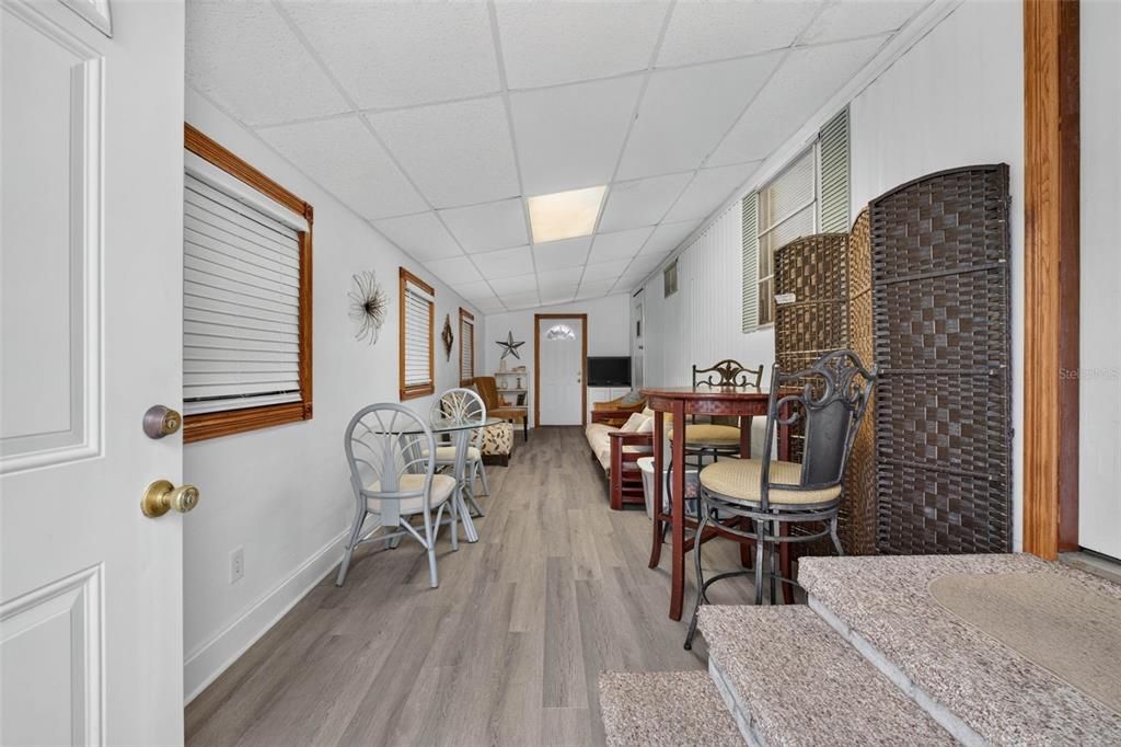 For Sale: $89,900 (2 beds, 1 baths, 552 Square Feet)
