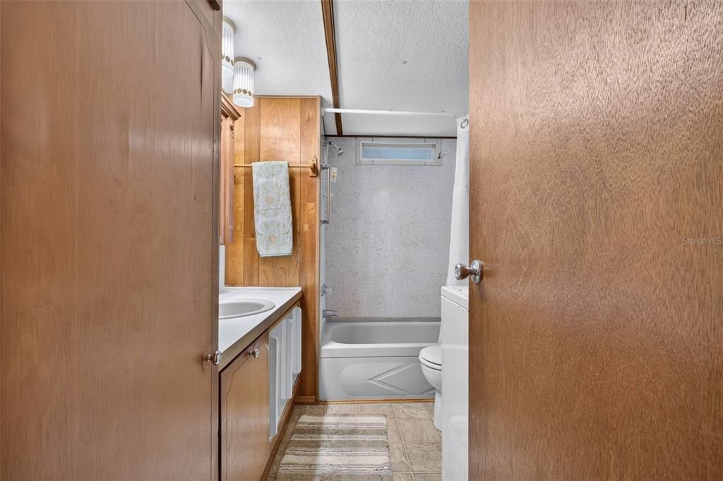 For Sale: $89,900 (2 beds, 1 baths, 552 Square Feet)