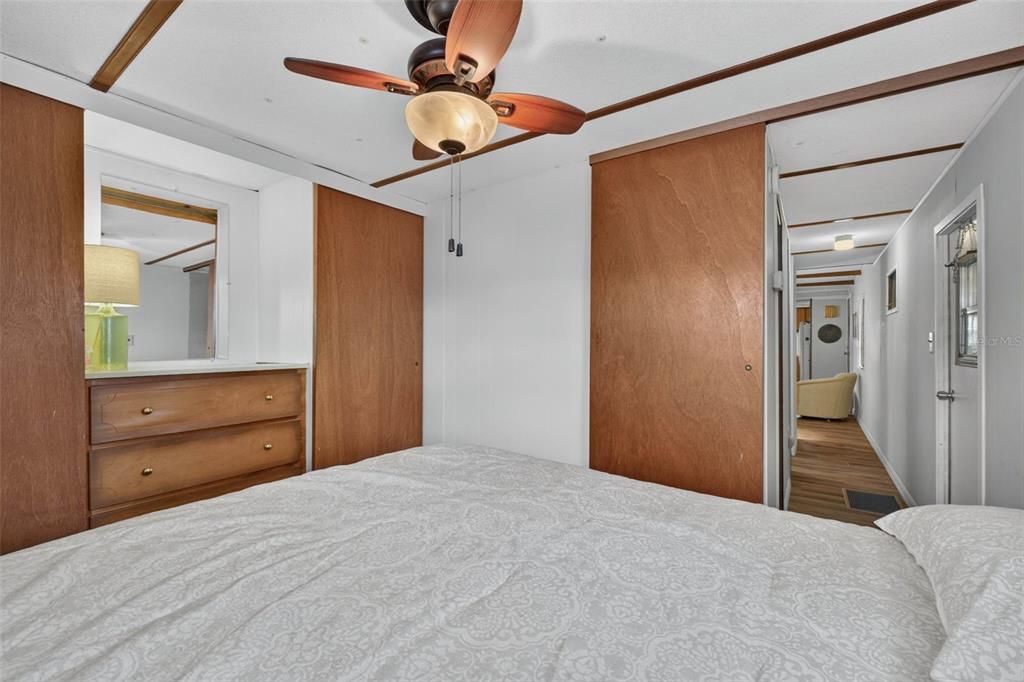 For Sale: $89,900 (2 beds, 1 baths, 552 Square Feet)