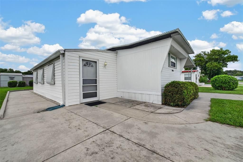 For Sale: $89,900 (2 beds, 1 baths, 552 Square Feet)