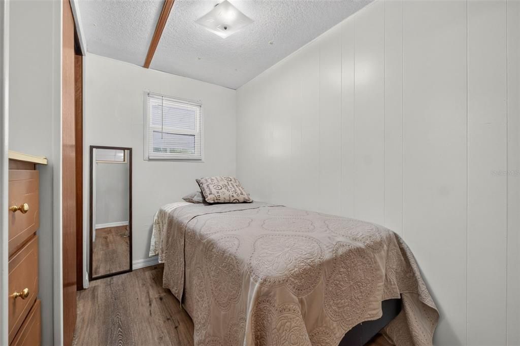 For Sale: $89,900 (2 beds, 1 baths, 552 Square Feet)