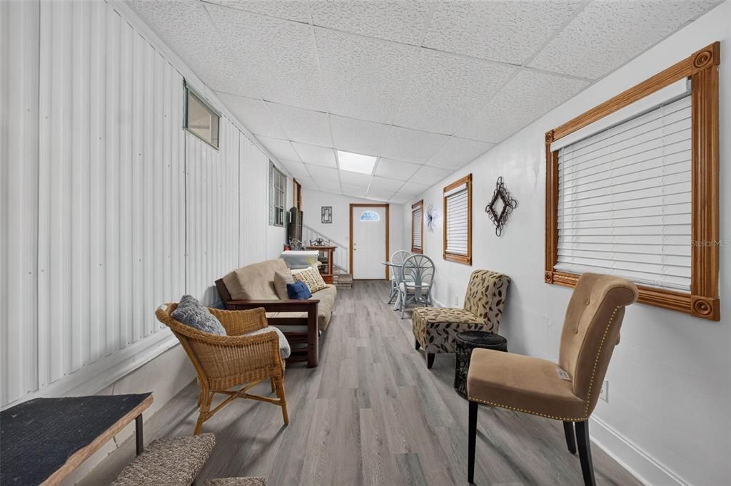 For Sale: $89,900 (2 beds, 1 baths, 552 Square Feet)