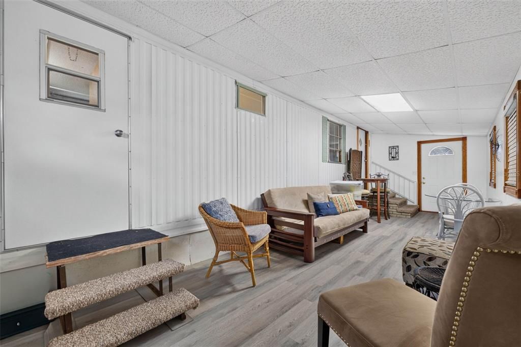 For Sale: $89,900 (2 beds, 1 baths, 552 Square Feet)
