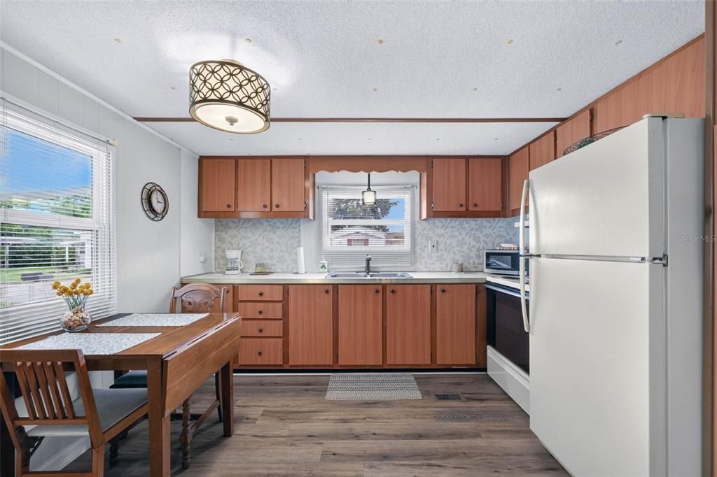 For Sale: $89,900 (2 beds, 1 baths, 552 Square Feet)