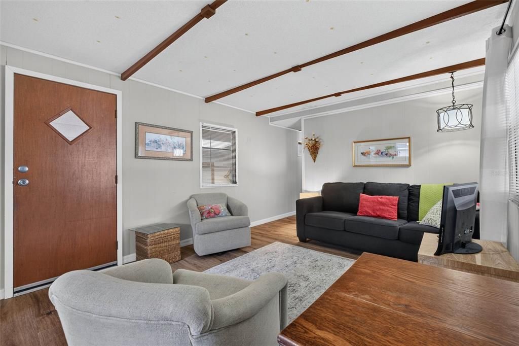 For Sale: $89,900 (2 beds, 1 baths, 552 Square Feet)