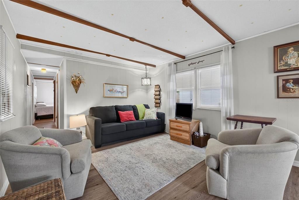 For Sale: $89,900 (2 beds, 1 baths, 552 Square Feet)