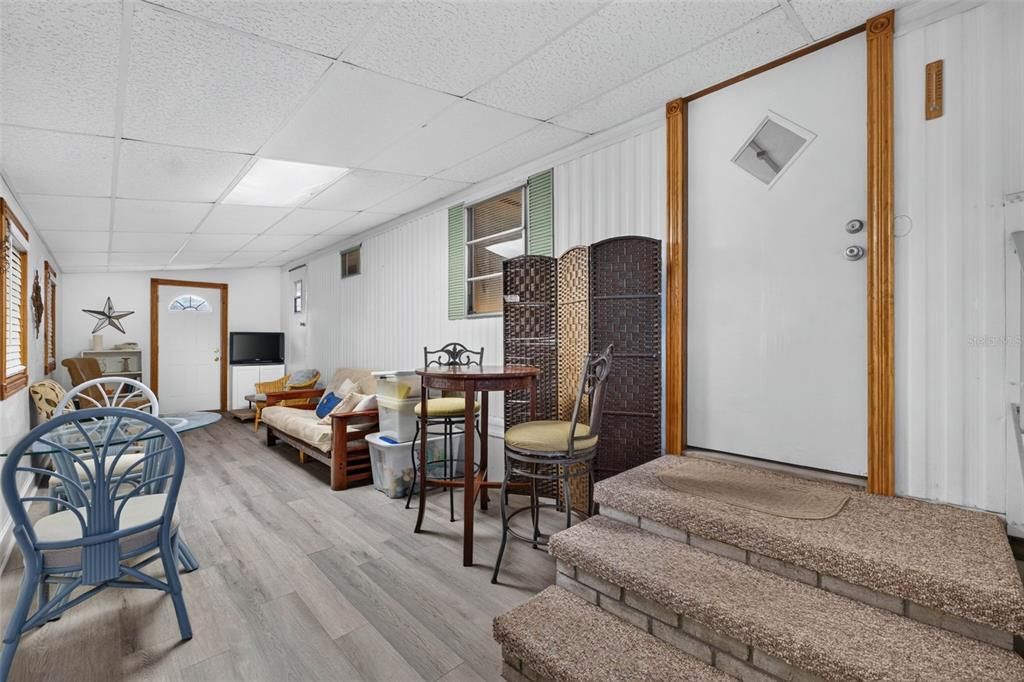 For Sale: $89,900 (2 beds, 1 baths, 552 Square Feet)