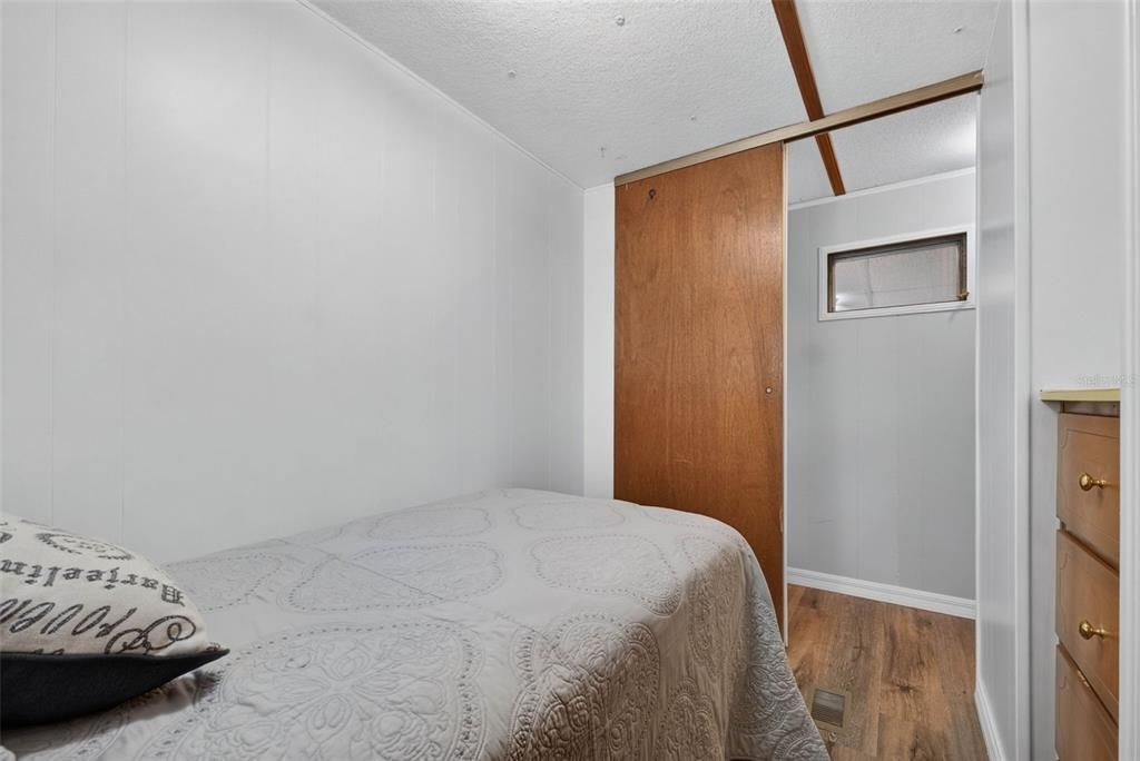 For Sale: $89,900 (2 beds, 1 baths, 552 Square Feet)