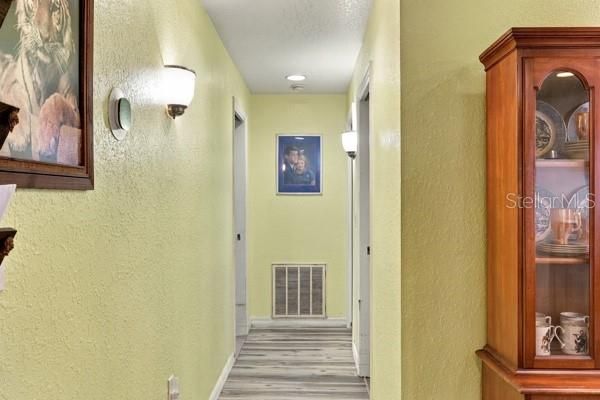 For Sale: $175,000 (2 beds, 1 baths, 1104 Square Feet)