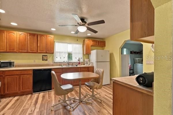 For Sale: $175,000 (2 beds, 1 baths, 1104 Square Feet)
