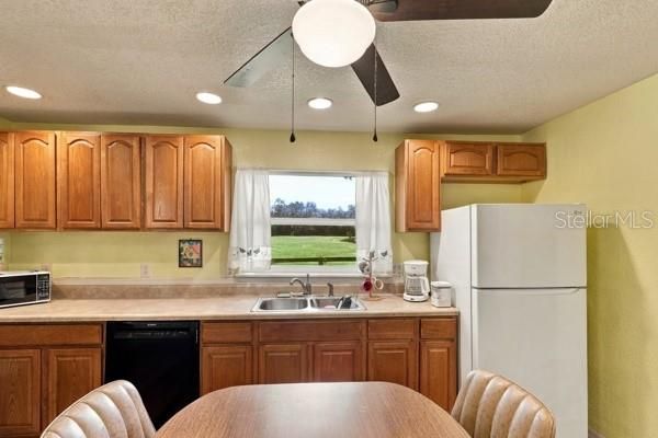 For Sale: $175,000 (2 beds, 1 baths, 1104 Square Feet)