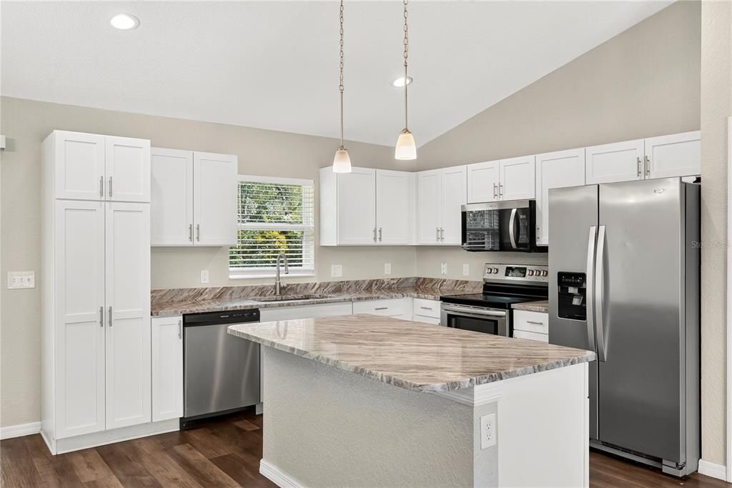 For Sale: $259,900 (3 beds, 2 baths, 1567 Square Feet)