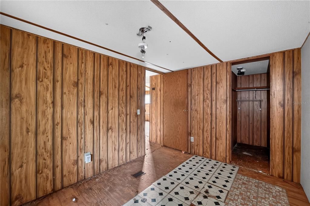 For Sale: $90,000 (3 beds, 2 baths, 1056 Square Feet)