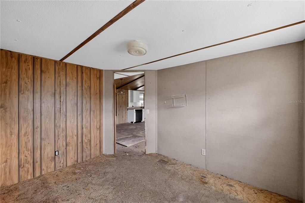 For Sale: $90,000 (3 beds, 2 baths, 1056 Square Feet)