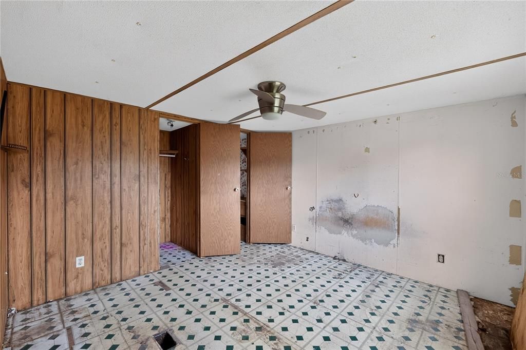 For Sale: $90,000 (3 beds, 2 baths, 1056 Square Feet)
