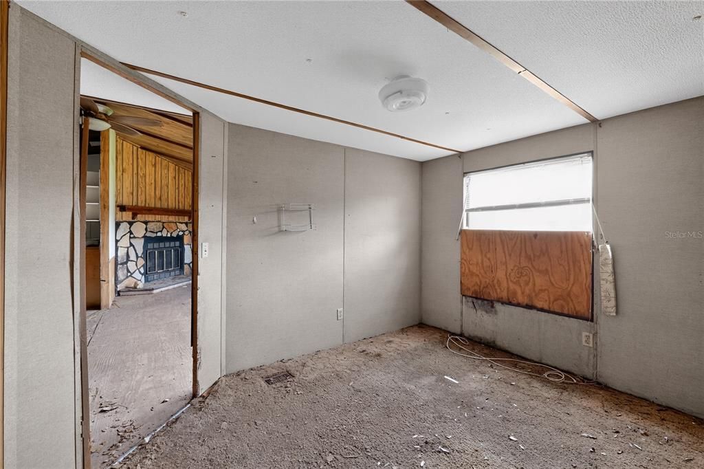 For Sale: $90,000 (3 beds, 2 baths, 1056 Square Feet)