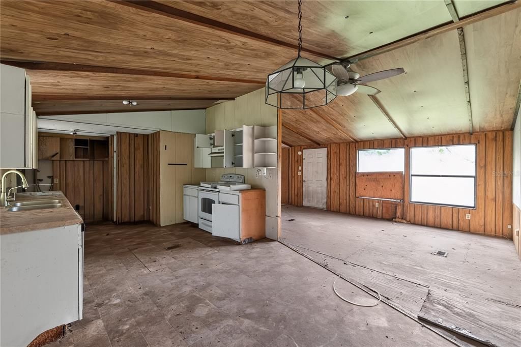 For Sale: $90,000 (3 beds, 2 baths, 1056 Square Feet)