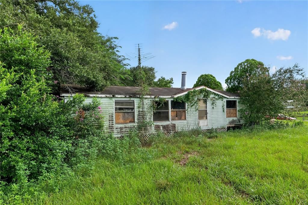For Sale: $90,000 (3 beds, 2 baths, 1056 Square Feet)