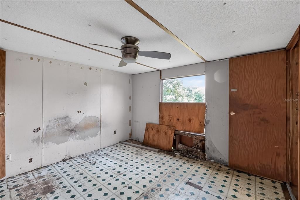 For Sale: $90,000 (3 beds, 2 baths, 1056 Square Feet)