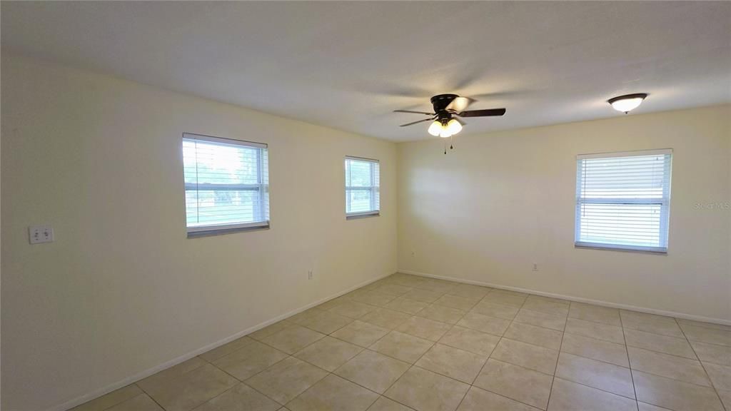 For Sale: $135,000 (2 beds, 1 baths, 783 Square Feet)