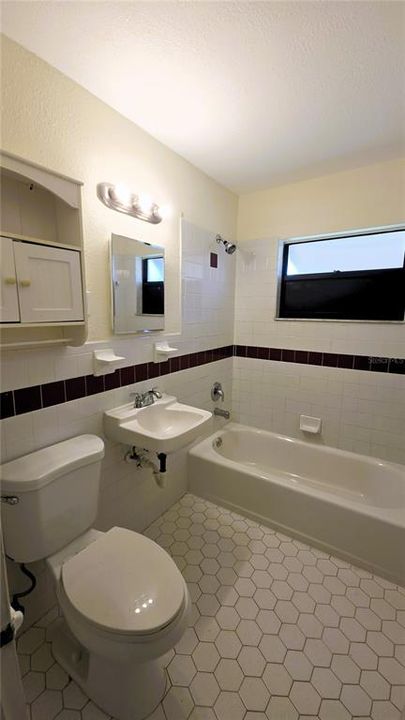 For Sale: $135,000 (2 beds, 1 baths, 783 Square Feet)