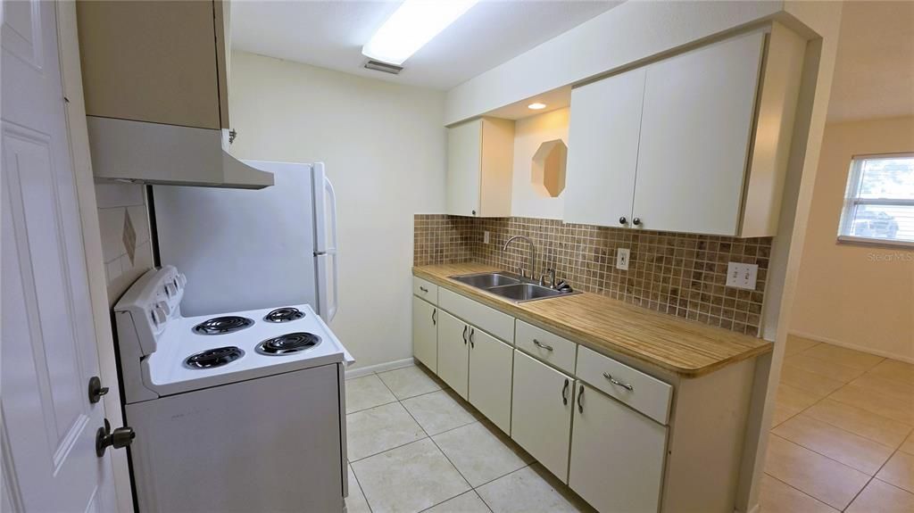 For Sale: $135,000 (2 beds, 1 baths, 783 Square Feet)