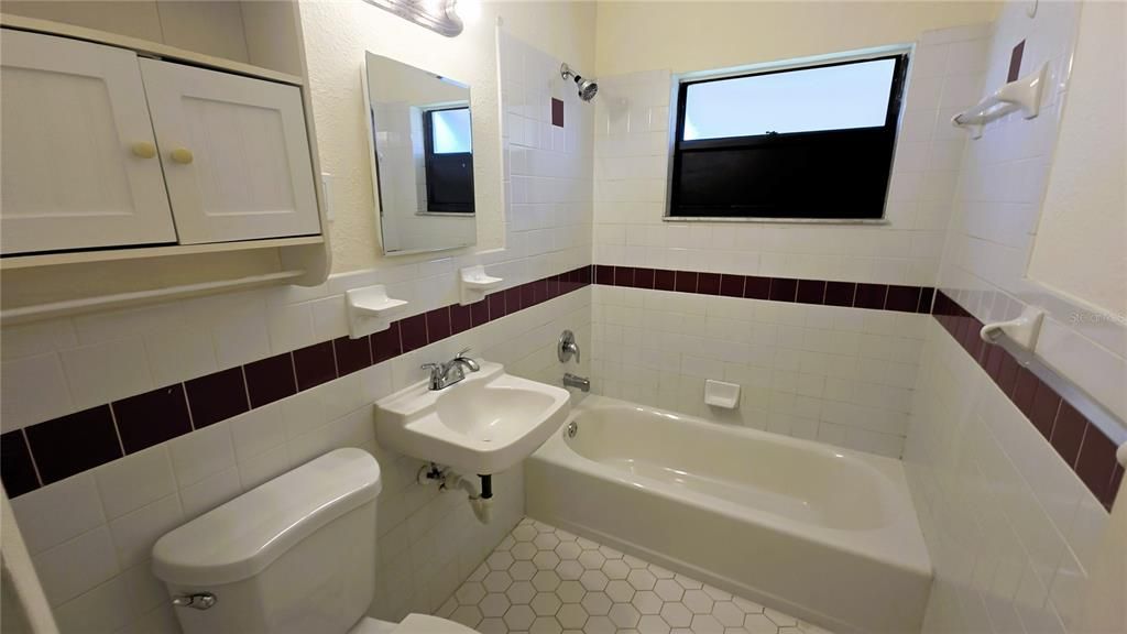 For Sale: $135,000 (2 beds, 1 baths, 783 Square Feet)