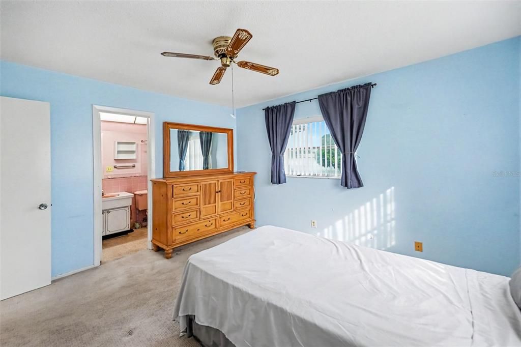 For Sale: $240,000 (2 beds, 2 baths, 1328 Square Feet)