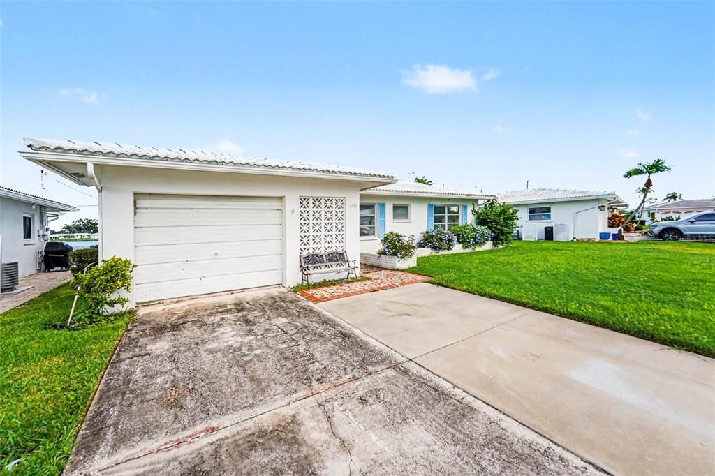 For Sale: $240,000 (2 beds, 2 baths, 1328 Square Feet)