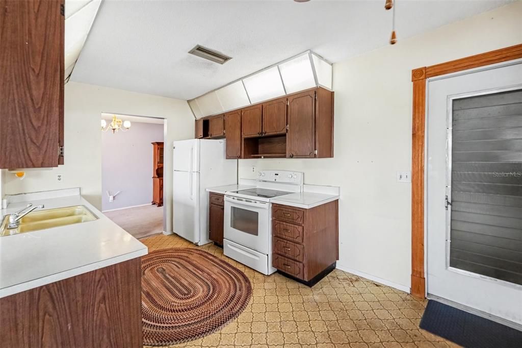 For Sale: $240,000 (2 beds, 2 baths, 1328 Square Feet)