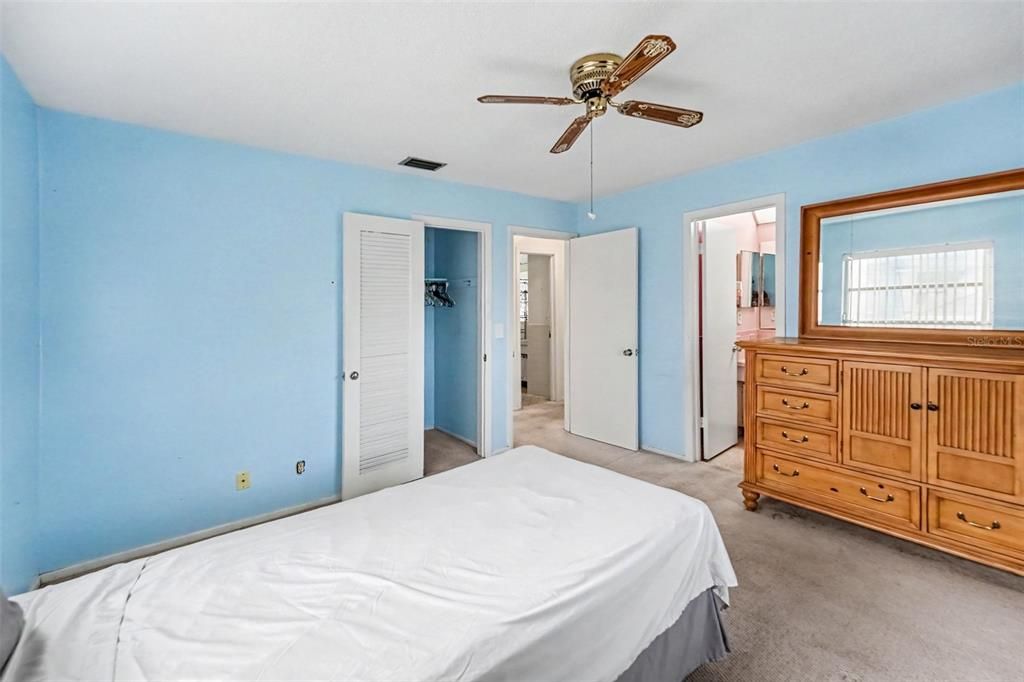 For Sale: $240,000 (2 beds, 2 baths, 1328 Square Feet)