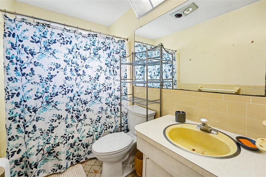 For Sale: $240,000 (2 beds, 2 baths, 1328 Square Feet)