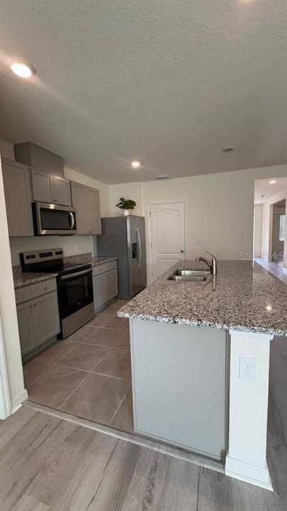 For Rent: $2,250 (3 beds, 2 baths, 1658 Square Feet)