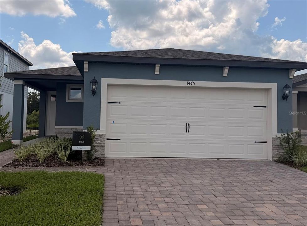 For Rent: $2,250 (4 beds, 2 baths, 1607 Square Feet)