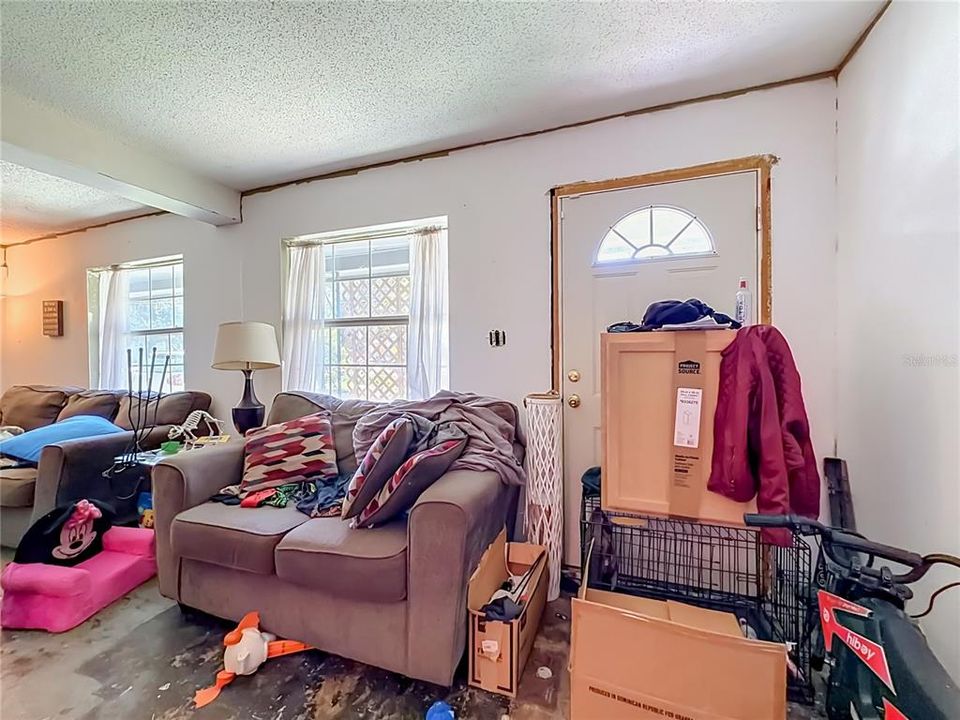 На продажу: $189,000 (4 спален, 2 ванн, 1463 Квадратных фут)