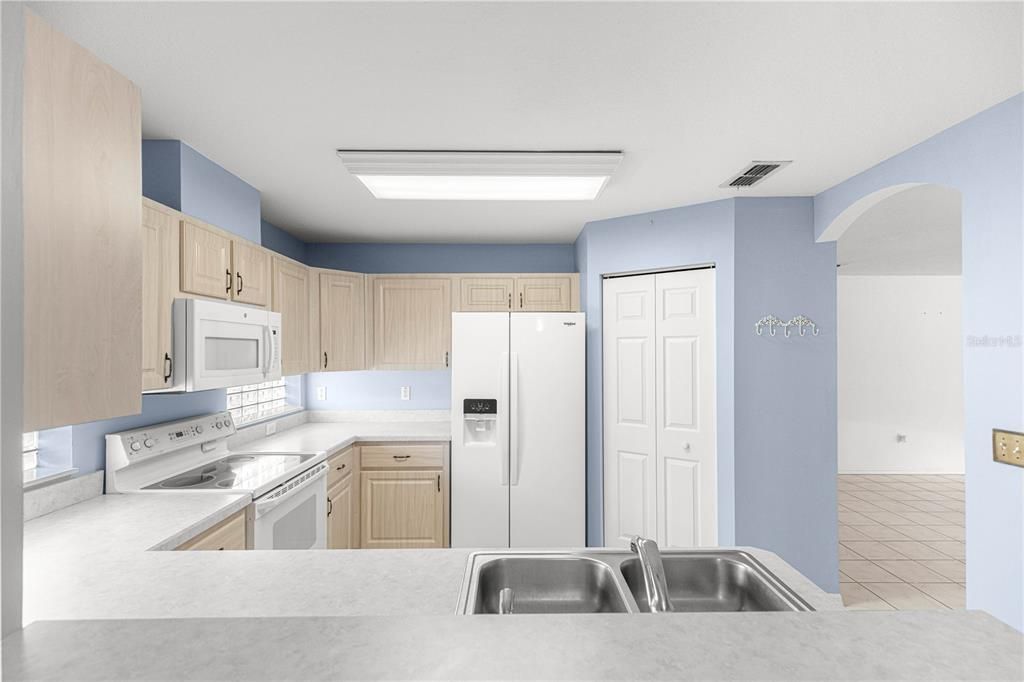 For Sale: $239,900 (3 beds, 2 baths, 1677 Square Feet)