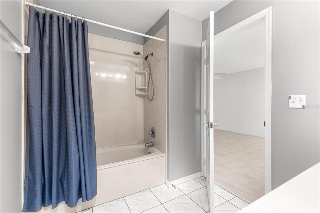 For Sale: $239,900 (3 beds, 2 baths, 1677 Square Feet)