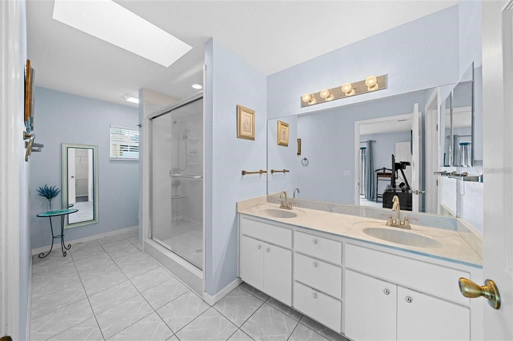 For Sale: $284,999 (3 beds, 3 baths, 1463 Square Feet)