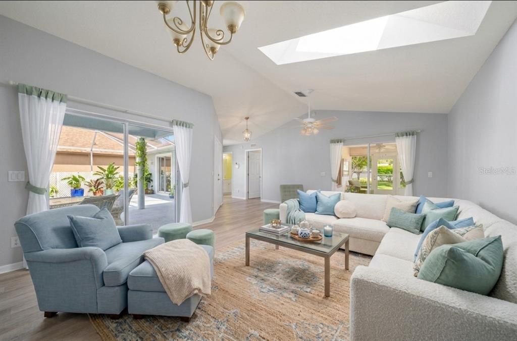 For Sale: $284,999 (3 beds, 3 baths, 1463 Square Feet)