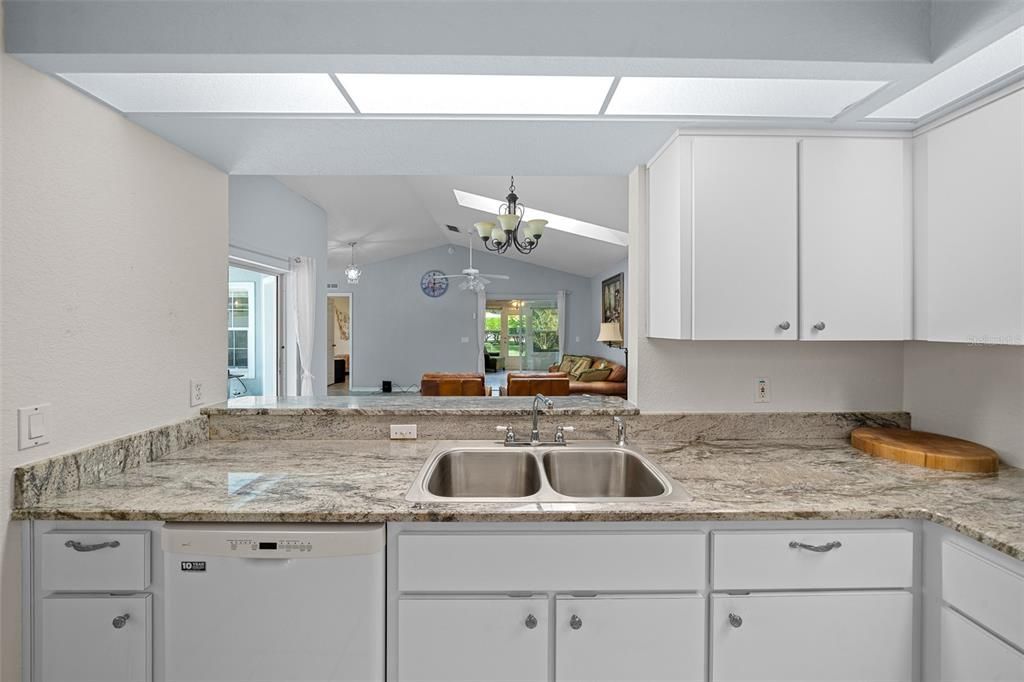 For Sale: $284,999 (3 beds, 3 baths, 1463 Square Feet)