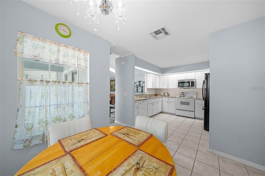 For Sale: $284,999 (3 beds, 3 baths, 1463 Square Feet)