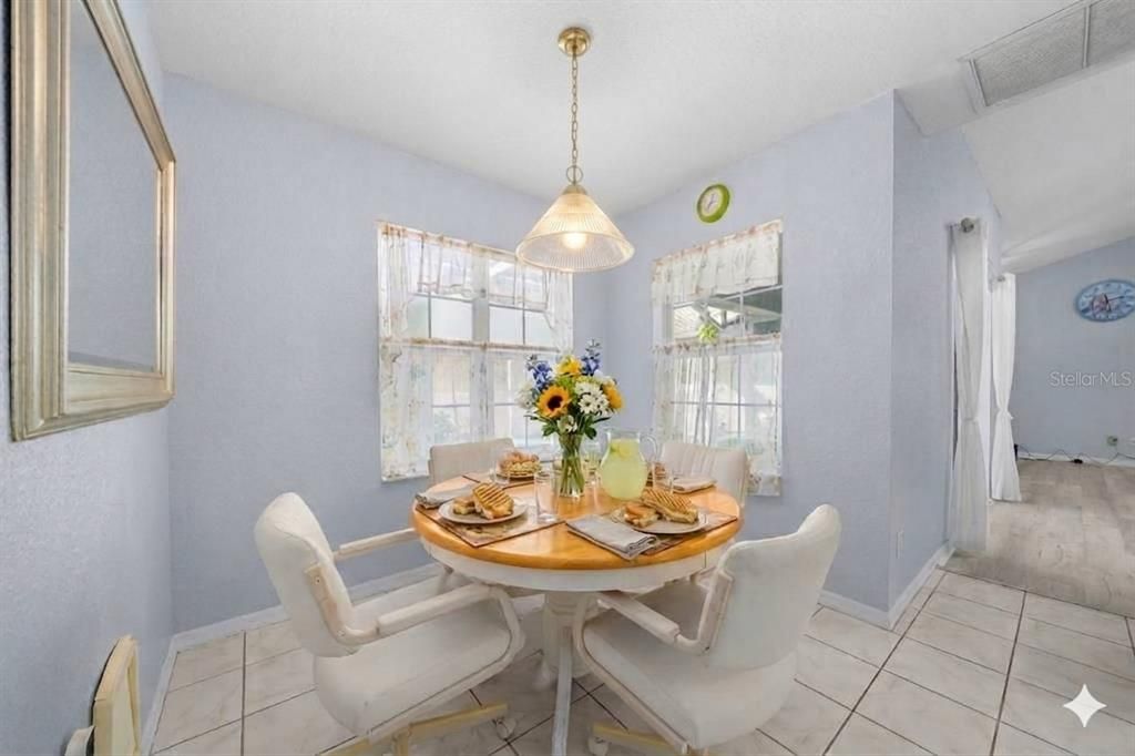 For Sale: $284,999 (3 beds, 3 baths, 1463 Square Feet)