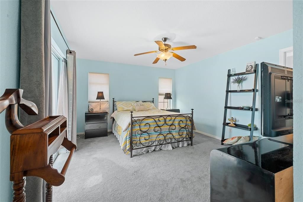 For Sale: $284,999 (3 beds, 3 baths, 1463 Square Feet)
