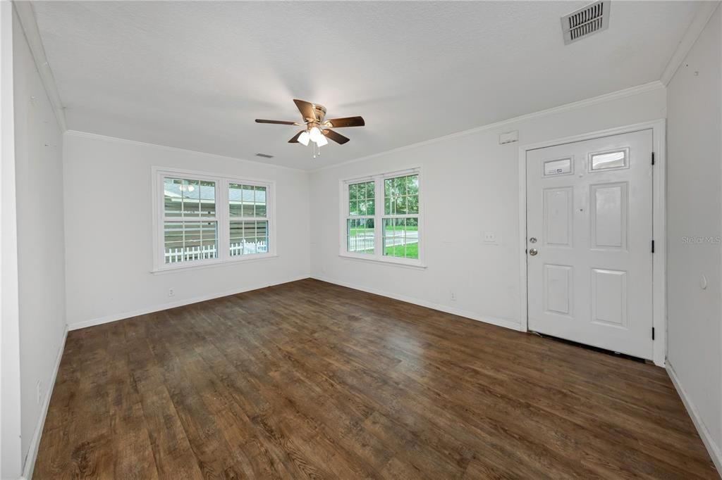 For Sale: $314,900 (3 beds, 2 baths, 1056 Square Feet)
