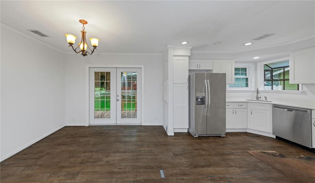 For Sale: $314,900 (3 beds, 2 baths, 1056 Square Feet)