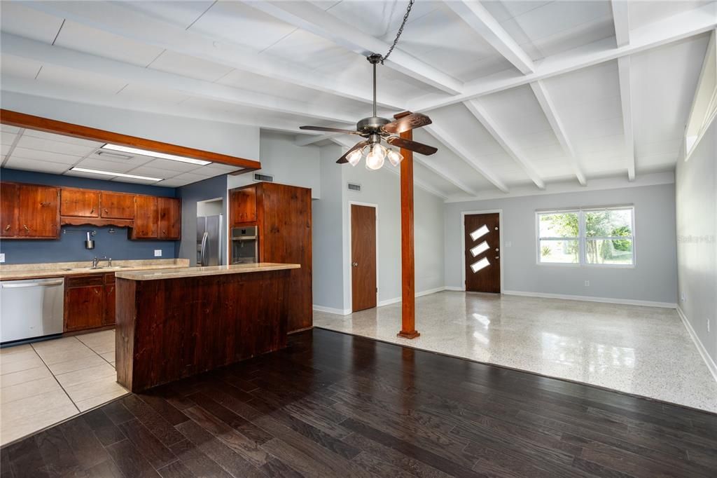 For Sale: $310,000 (3 beds, 2 baths, 1827 Square Feet)